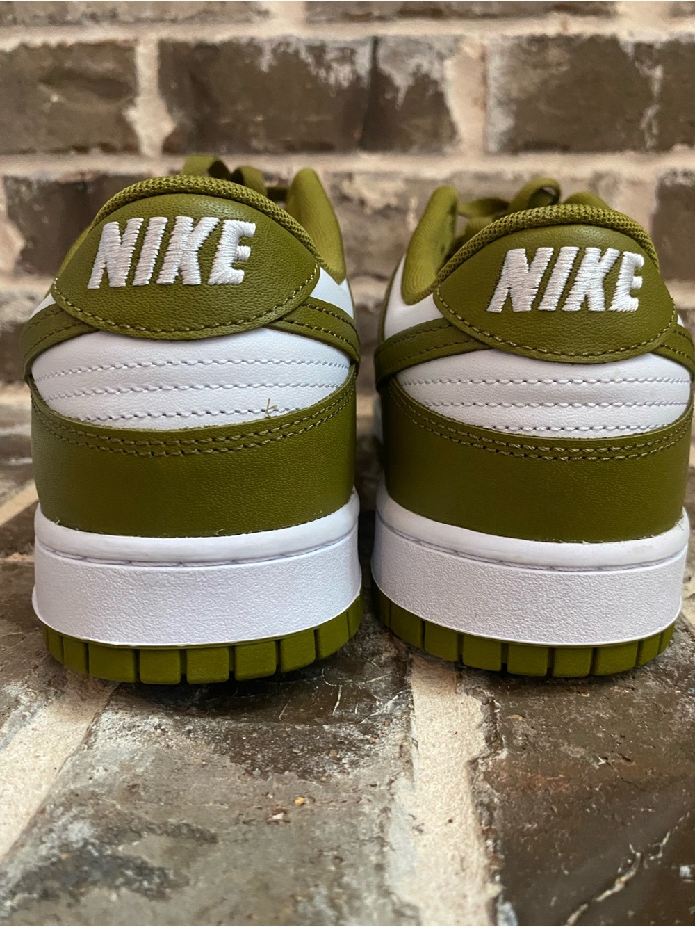 Nike Dunk Low sneakers in the "Pacific Moss" colorway - Picture 3 of 5